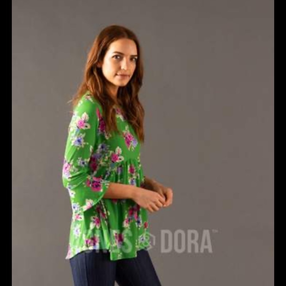 BNWT Lg green Agnes and Dora festival top
